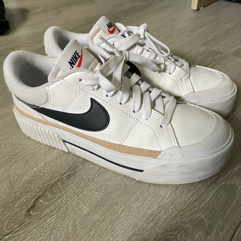 Nike Women’s Court Legacy Lift 6.5